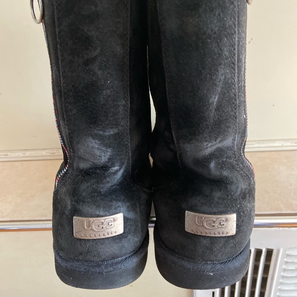UGG - Picture 2 of 4